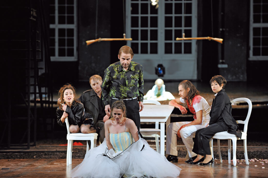 Sharleen Joynt (Fausta), Terry Wey (Marco Attilio Regolo), Annika  Sophie Ritlewski (Emilia), Daniel Johannsen (Santippo), Antonio  Giovannini (Amilcare) und Hye-Sung Na (Eraclea) in der Schwetzinger Scarlatti-Ausgrabung.