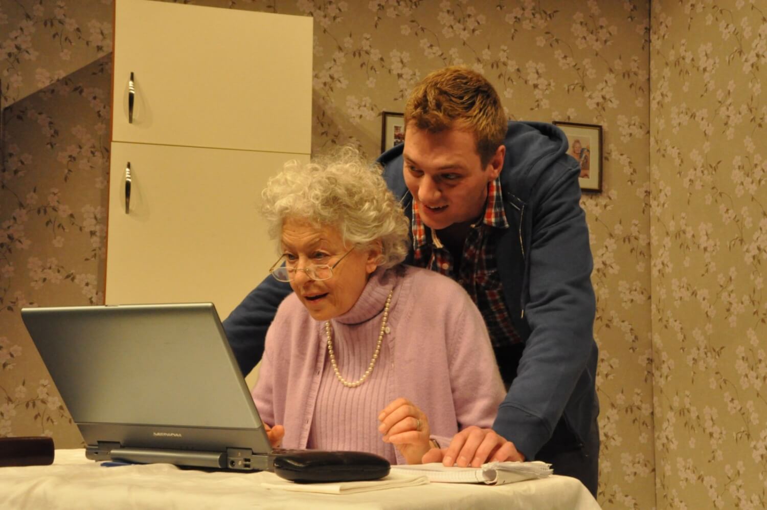 Szene aus "Im Stillen" am Grenzlandtheater Aachen.