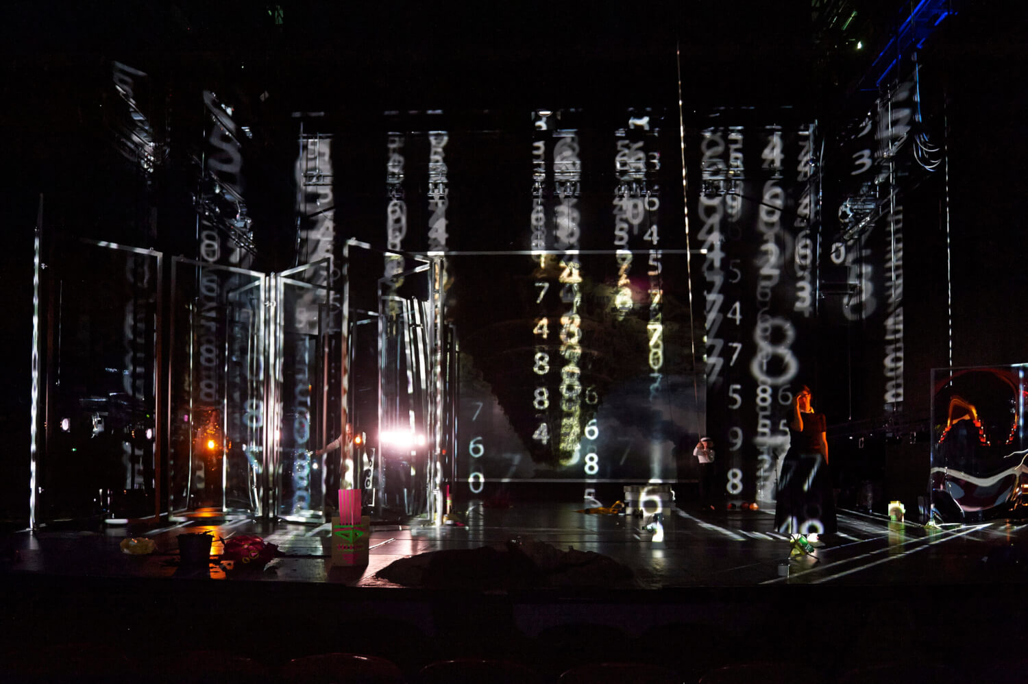 Hinreißend schön und anspielungsreich: die Bühne von Wilfried Minks.