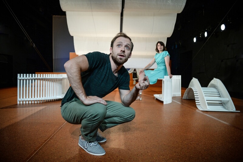 Szene mit Fabian Raabe und Hannah Müller