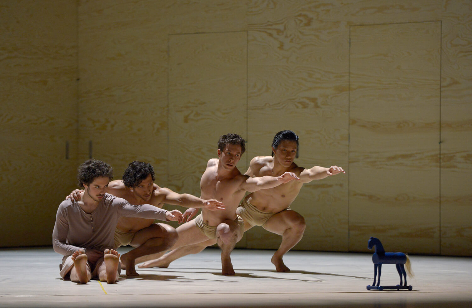 Szene mit Tyler Schnese, Guido Badalamenti, Vítek Ko?ínek und Tatsuki Takada