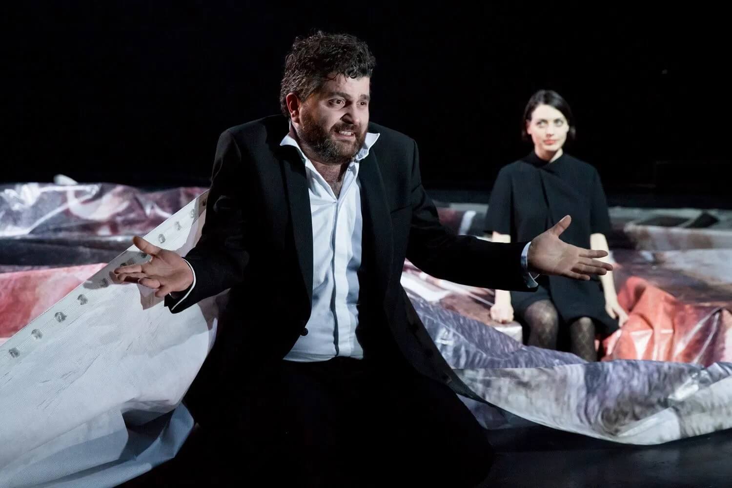 Niko Eleftheriadis und Melina von Gagern in "SPAM" am Theater Rampe