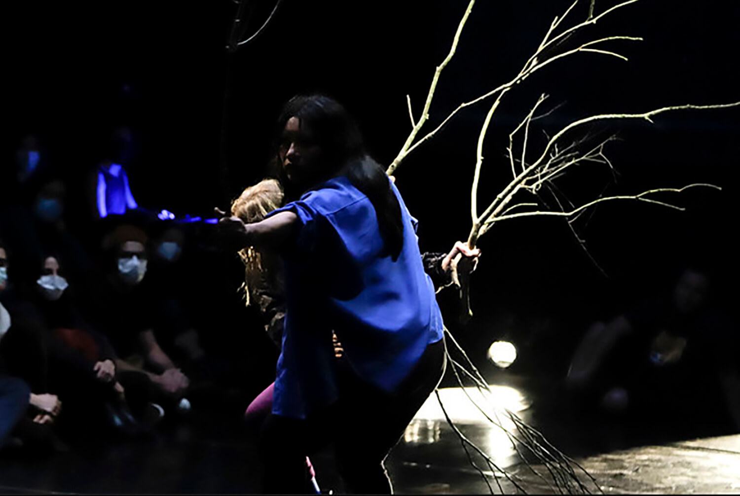 Szenenfoto aus „Antes do tempo existir“ von Andreia Duarte