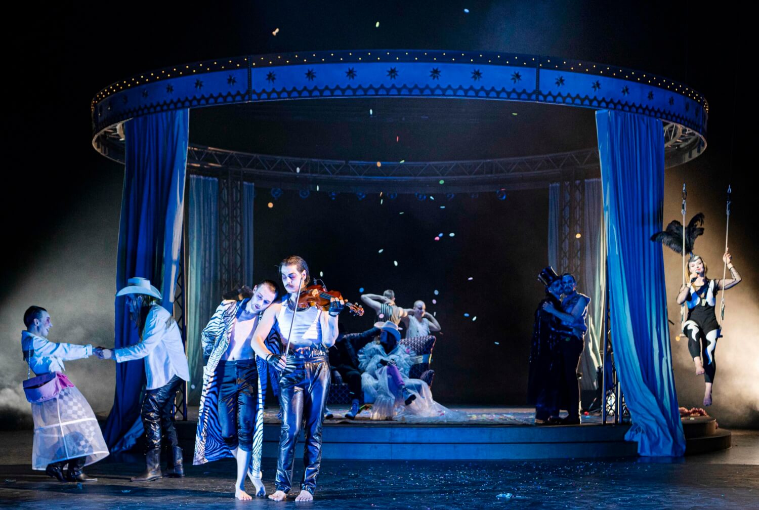 Szene aus "Two Penny Opera"