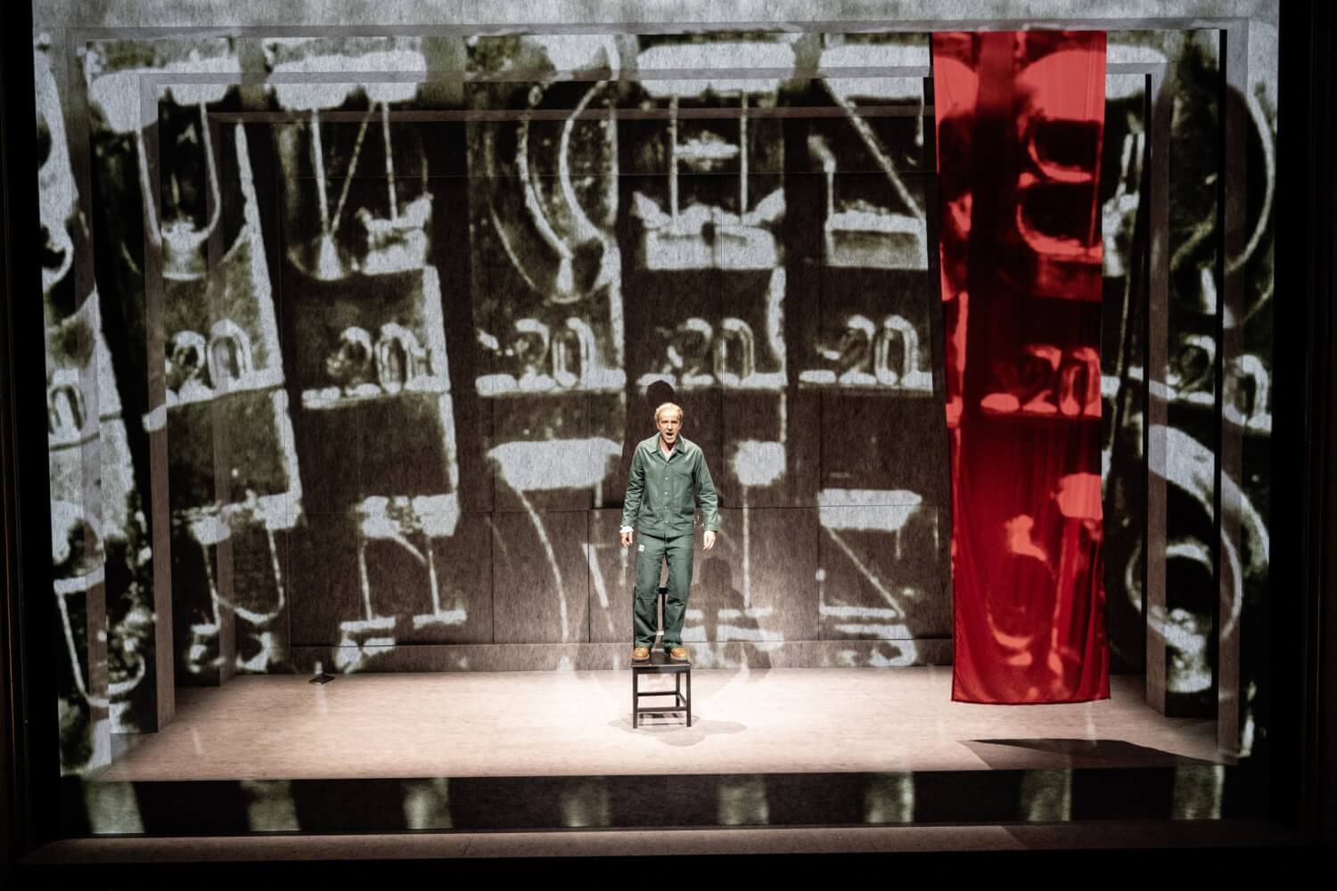 Szene aus "Fremder als der Mond"