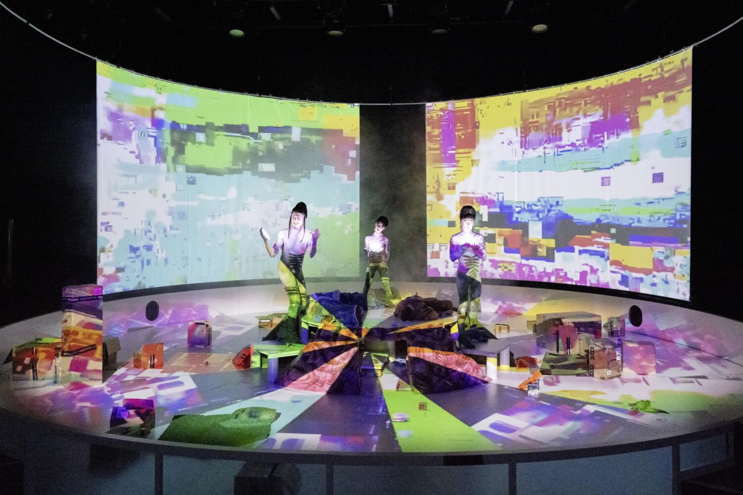 Szene mit Perra Inmunda, Amelie Willberg und Meo Wulf