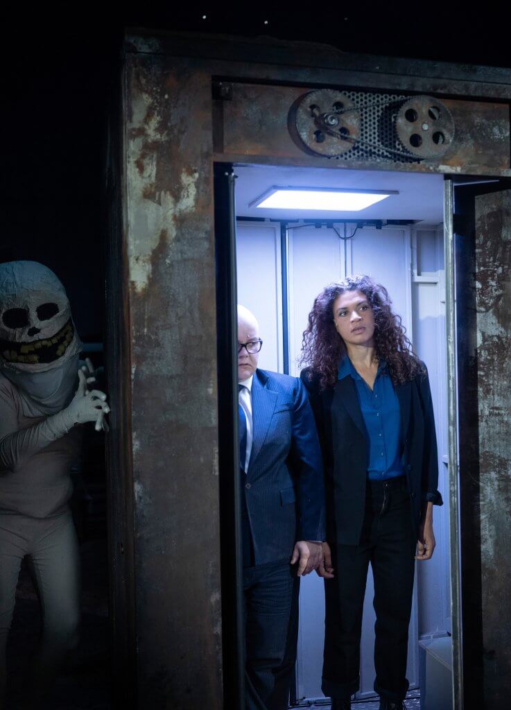 Der Aufzug aus dem Traumtext reicht bis ins All. Foto: Armin Smailovic