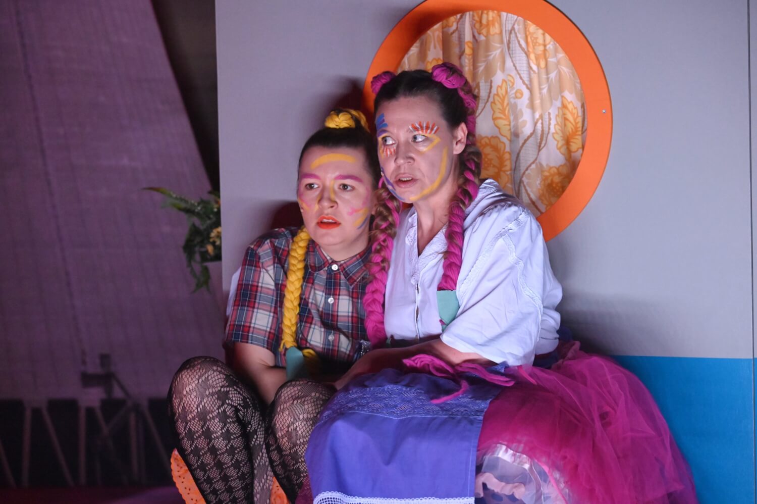 Szene mit und Jeanne Le Moign und Ewa Rataj