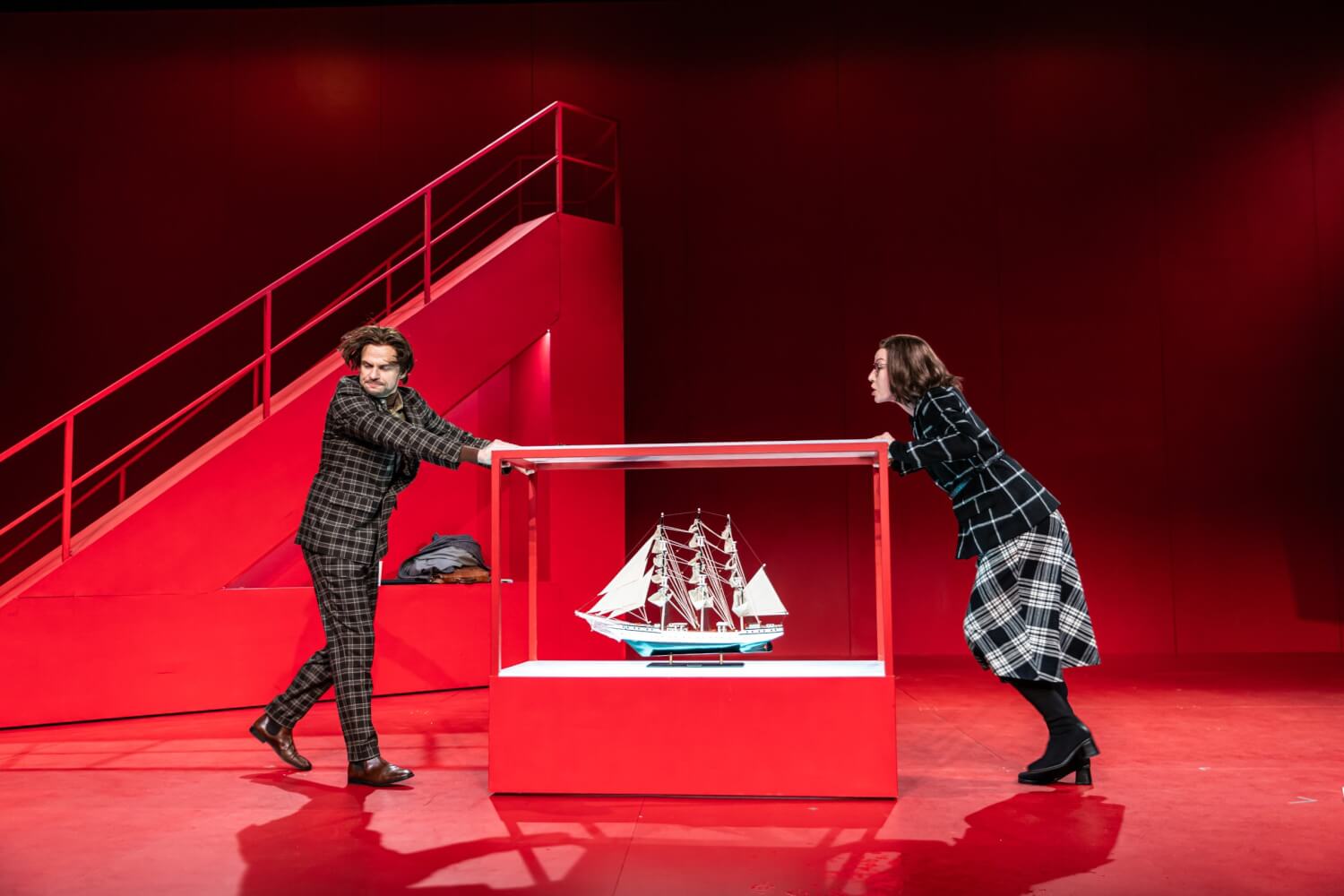 Stefan Willi und Anja Lenßen in der deutschsprachigen Erstaufführung von „Wer Wind sät“