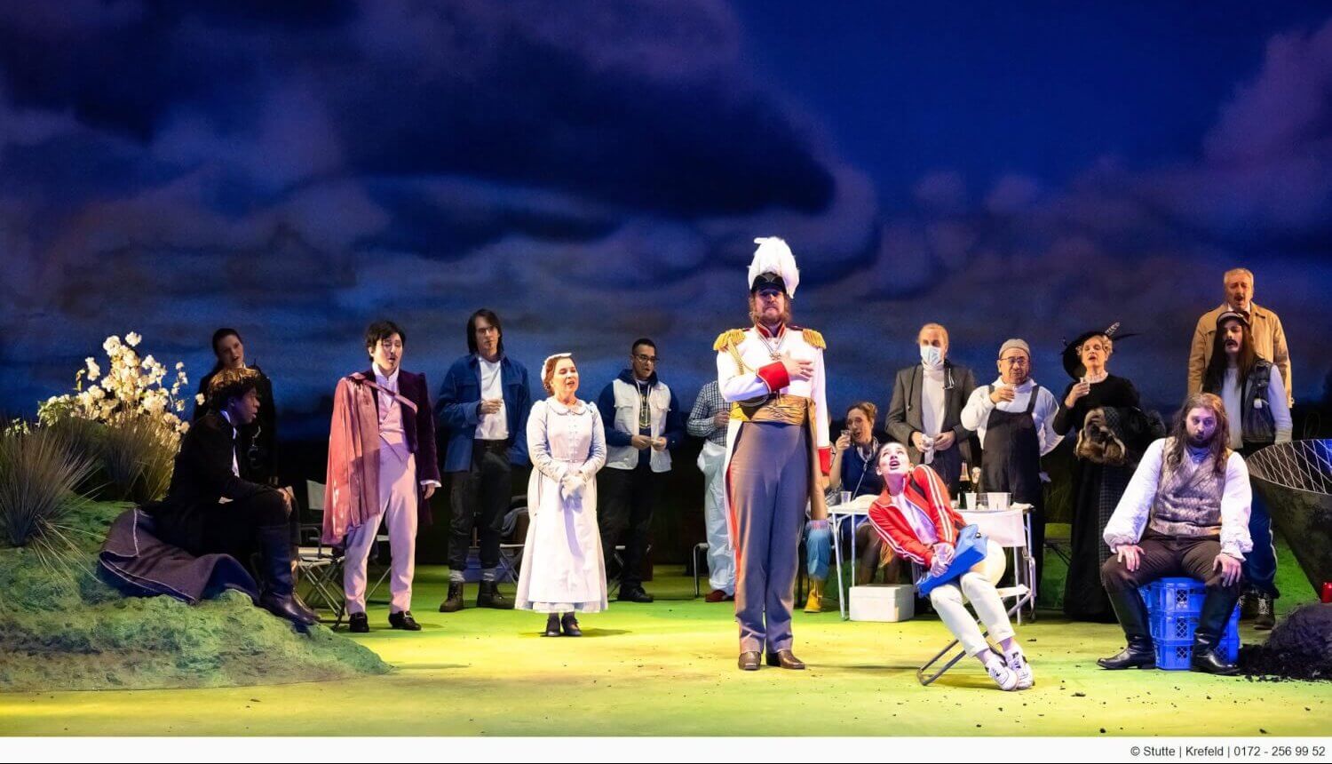 Ensemblebild mit Matthias Wippich (Sydney) und Sofia Poulopoulou (Corinna)