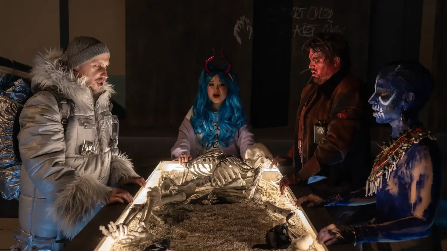 Schlussquartett am Sarg (v.l.nr.): Isaac Tolley, Priya Pariyachart, Roman Poboinyi und Franziska Weber