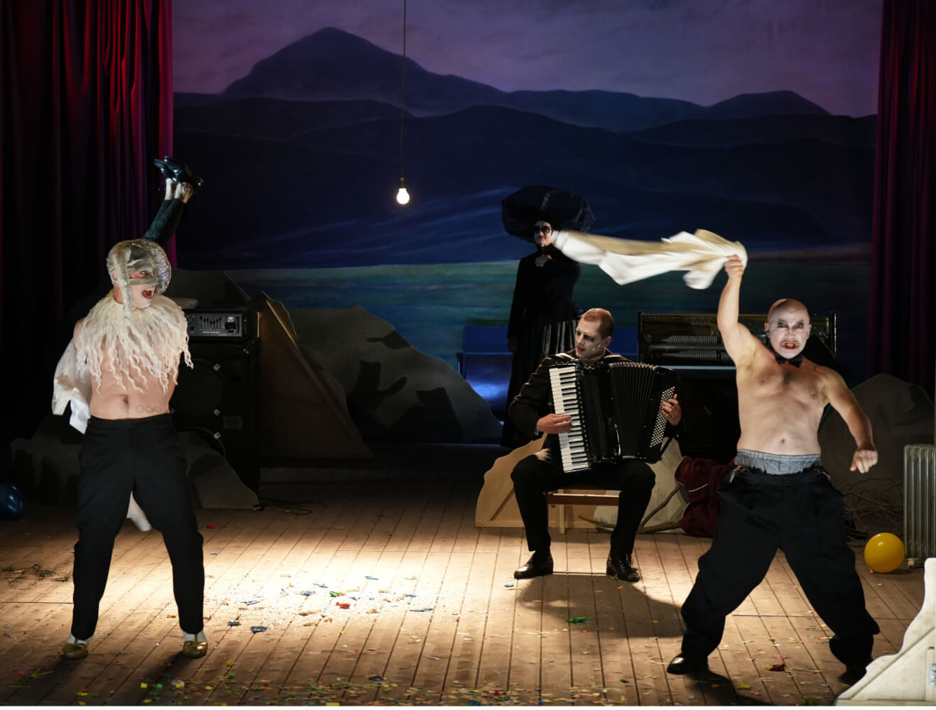 „Die Riesen“ vom Staatstheater Wiesbaden