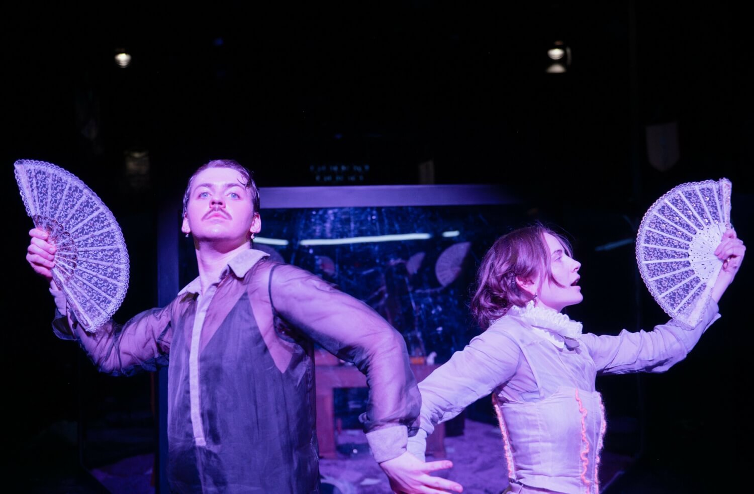 Orlando am Nationaltheater Mannheim Foto aus Szene mit Fächern