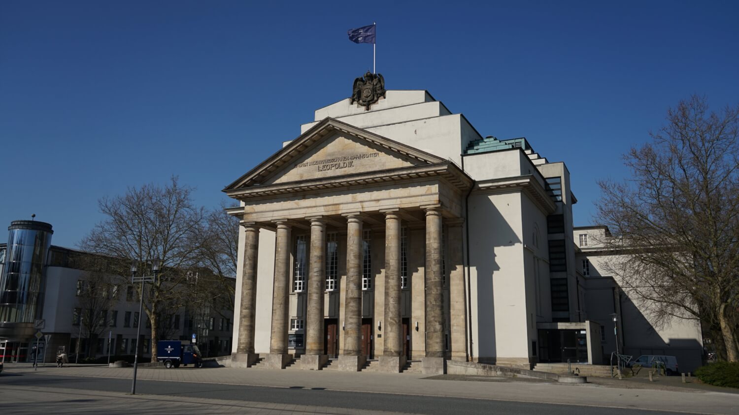 Zu sehen ist das Landestheater Detmold.