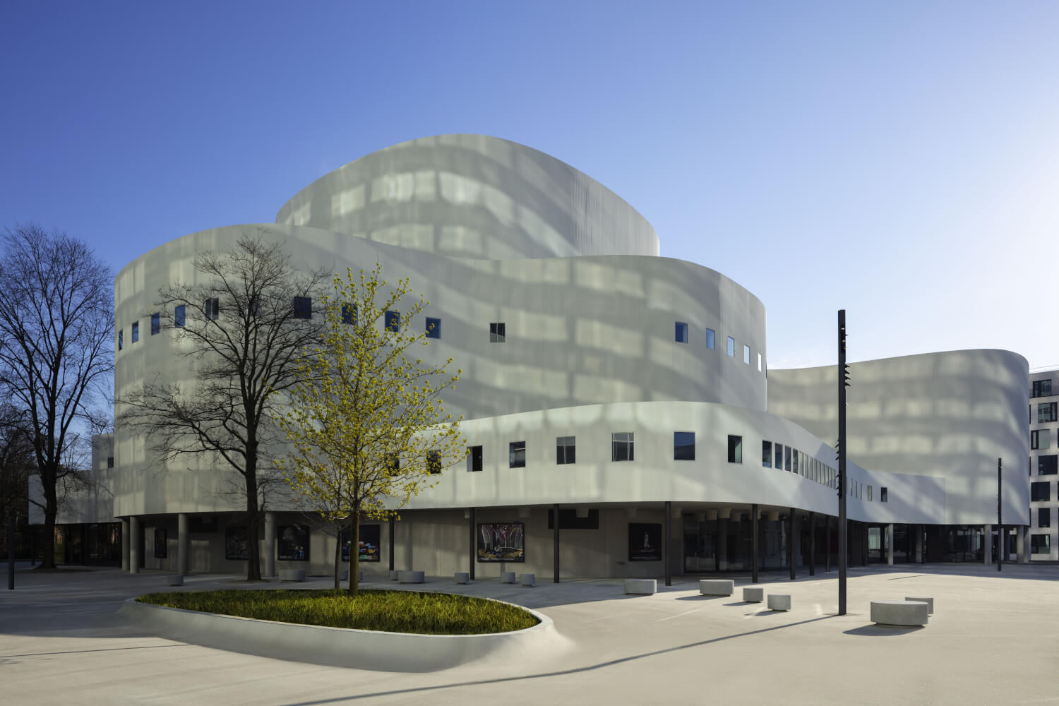 Zu sehen ist das Düsseldorfer Schauspielhaus.