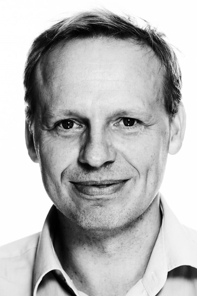 Auf dem Foto ist Enrico Lübbe, der Intendant des Schauspiel Leipzig, zu sehen