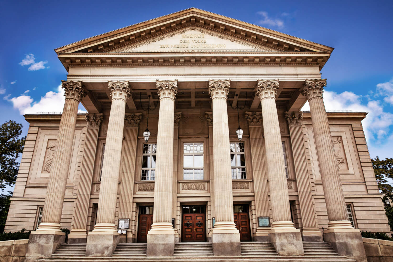 Zu sehen ist das Staatstheater Meiningen