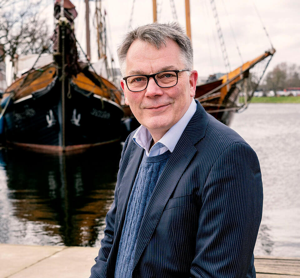 Zu sehen ist Caspar Sawade, geschäftsführender Theaterdirektor Theater Lübeck