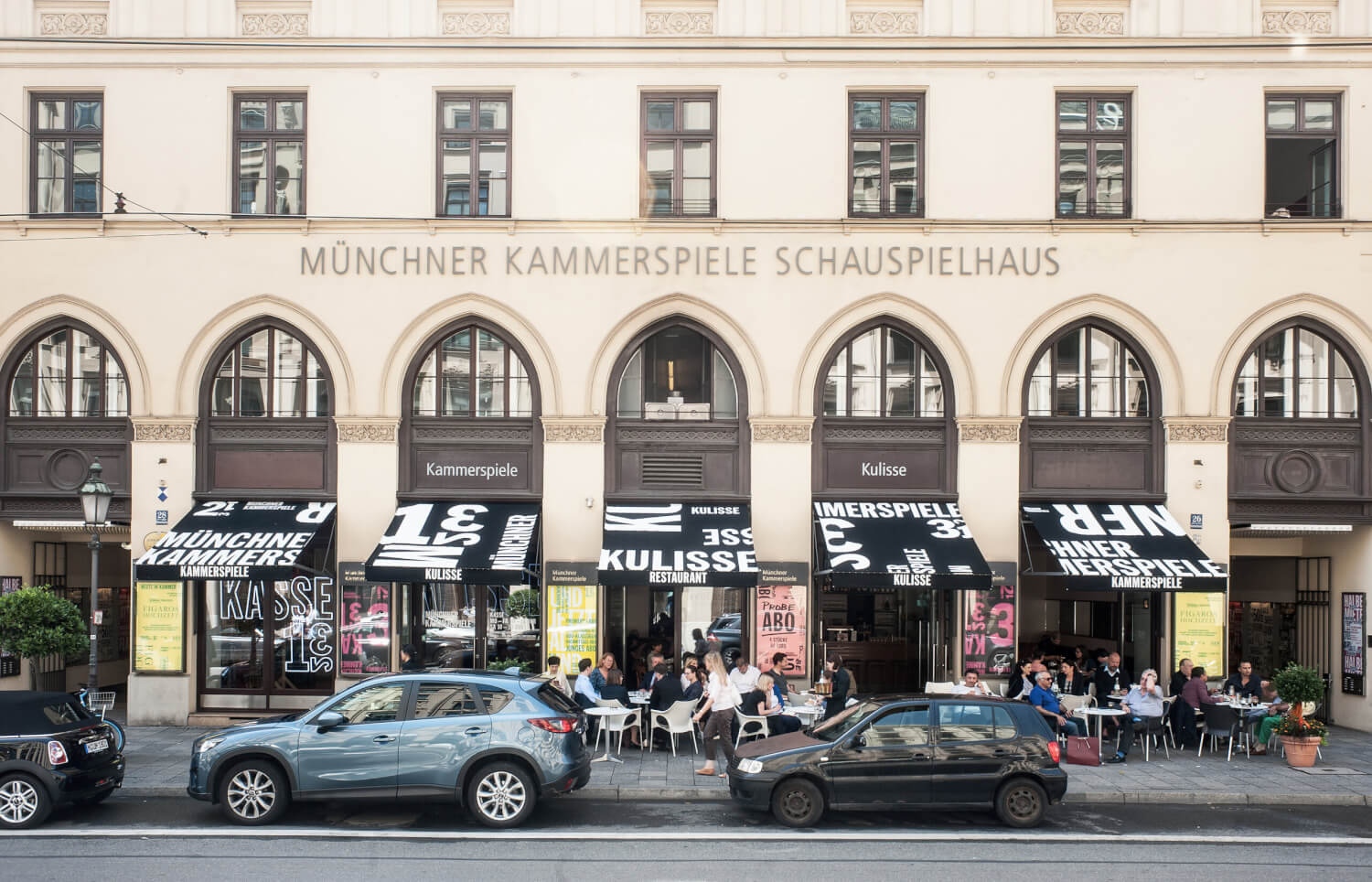 Zu sehen sind die Münchner Kammerspiele.
