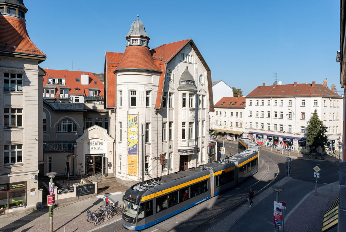 Zu sehen ist das Theater der Jungen Welt in Leipzig