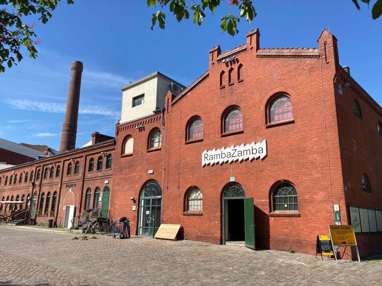 Das RambaZamba Theater von außen.