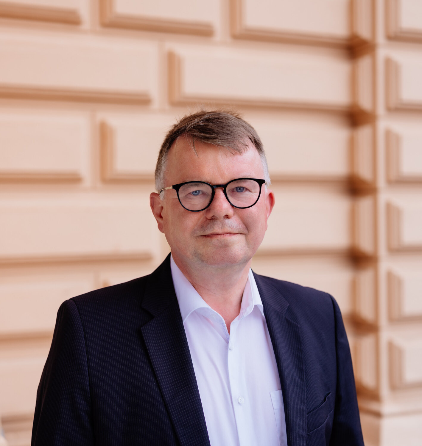 Man sieht Christian Schwandt, kaufmännischer Geschäftsführer des Mecklenburgischen Staatstheaters