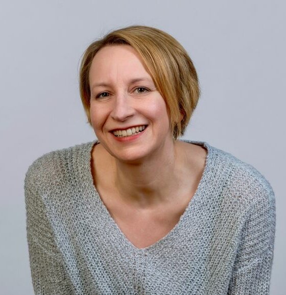 Man sieht Nina Steinhilber, Schauspieldirektorin am Mecklenburgischen Staatstheater