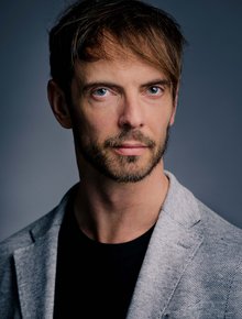 Man sieht Felix Kanbach, geschäftsführender Direktor der Bayerischen Theaterakademie August Everding