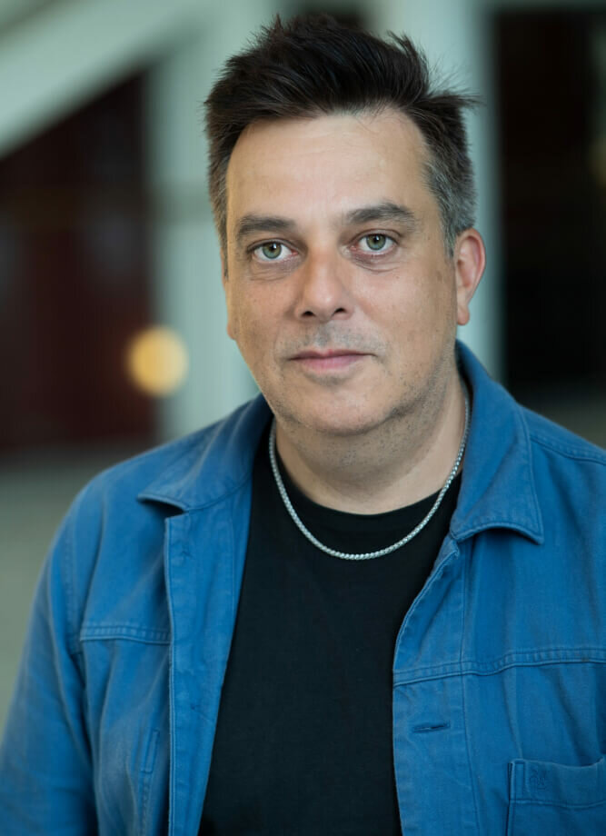 Man sieht Remsi Al Khalisi, Schauspieldirektor am Theater Münster