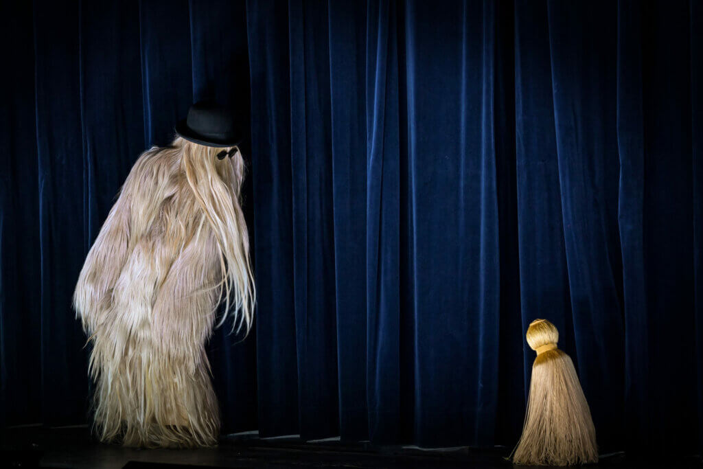 Svea Schiedung als Tassel, eines der vielen Haustiere der Addams