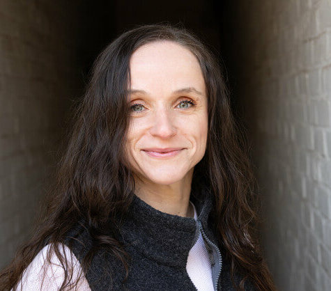 Zu sehen ist Kerstin Dathe, Leiterin des Puppentheaters am Anhaltischen Theater Dessau