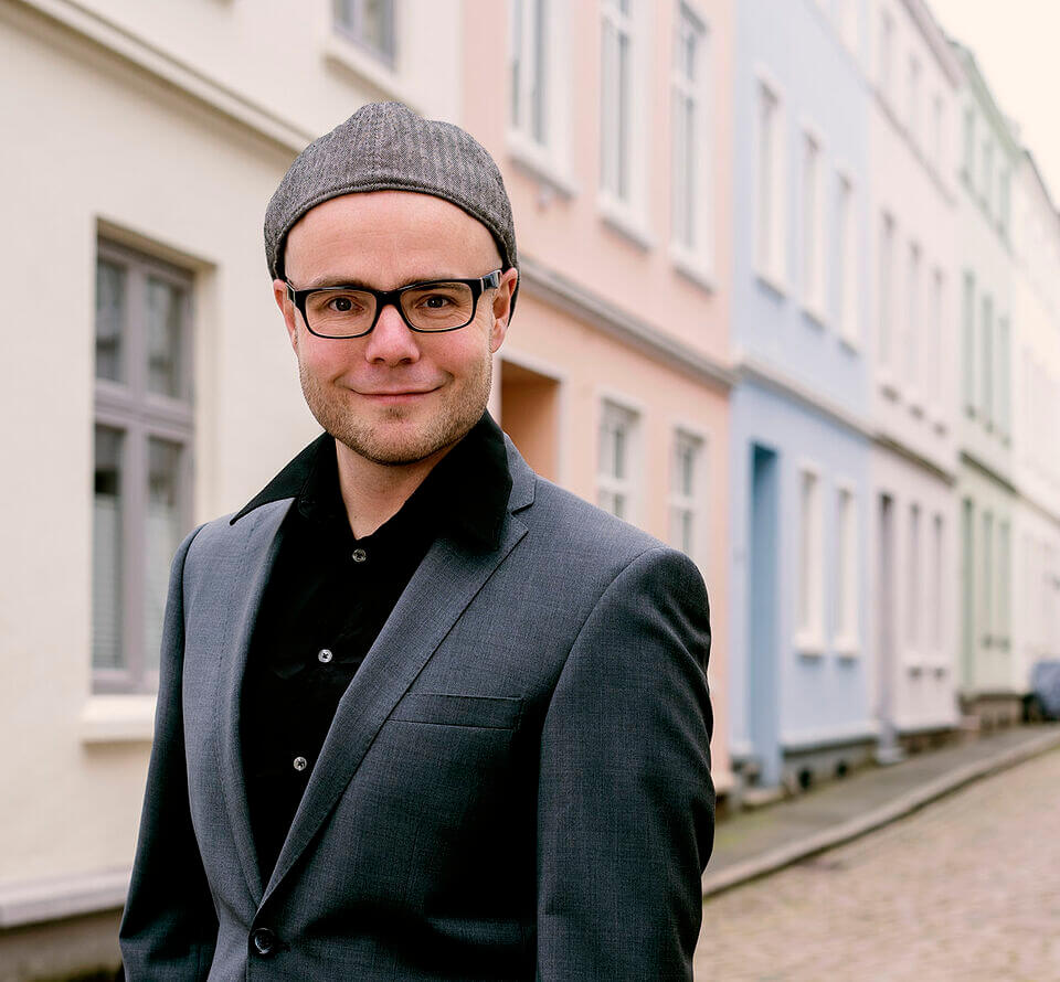 Man sieht Malte C. Lachmann, Schauspieldirektor des Theater Lübeck.