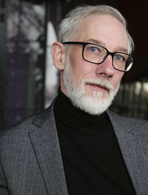 Zu sehen ist Marcel Klett, Geschäftsführender Direktor des Hans Otto Theater