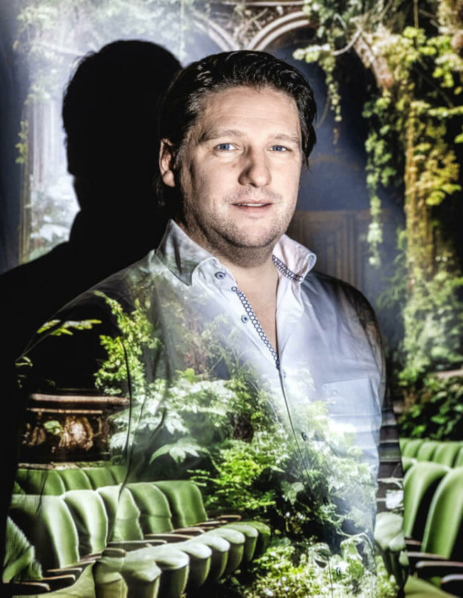 Man sieht Matthias Schloderer, kaufmännischer Direktor des Theater Regensburg