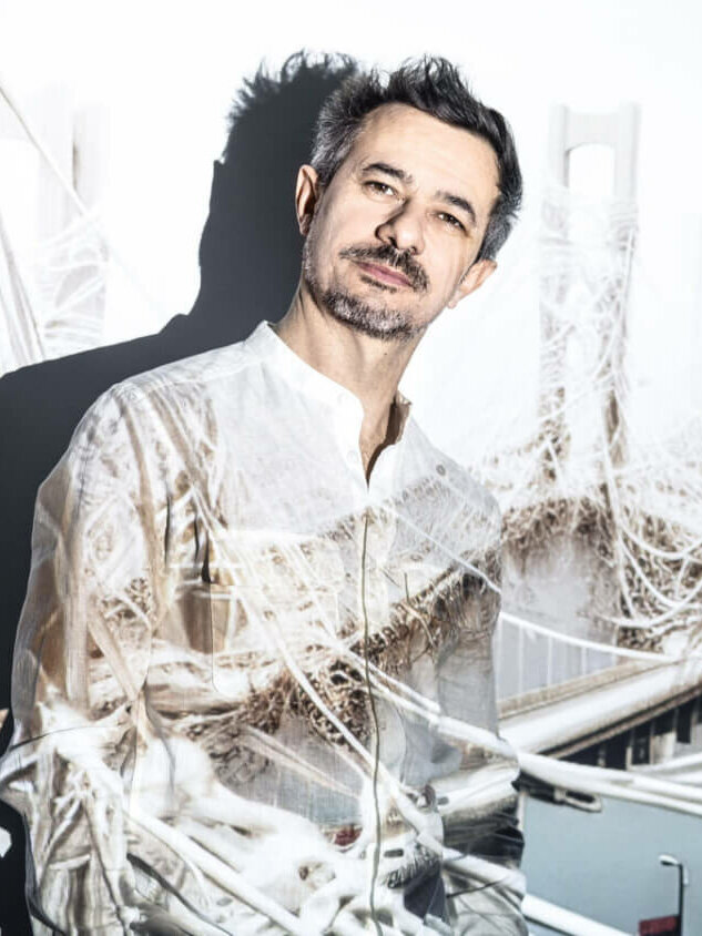 Man sieht Wagner Moreira, künstlerischer Leiter Tanztheater des Theater Regensburg