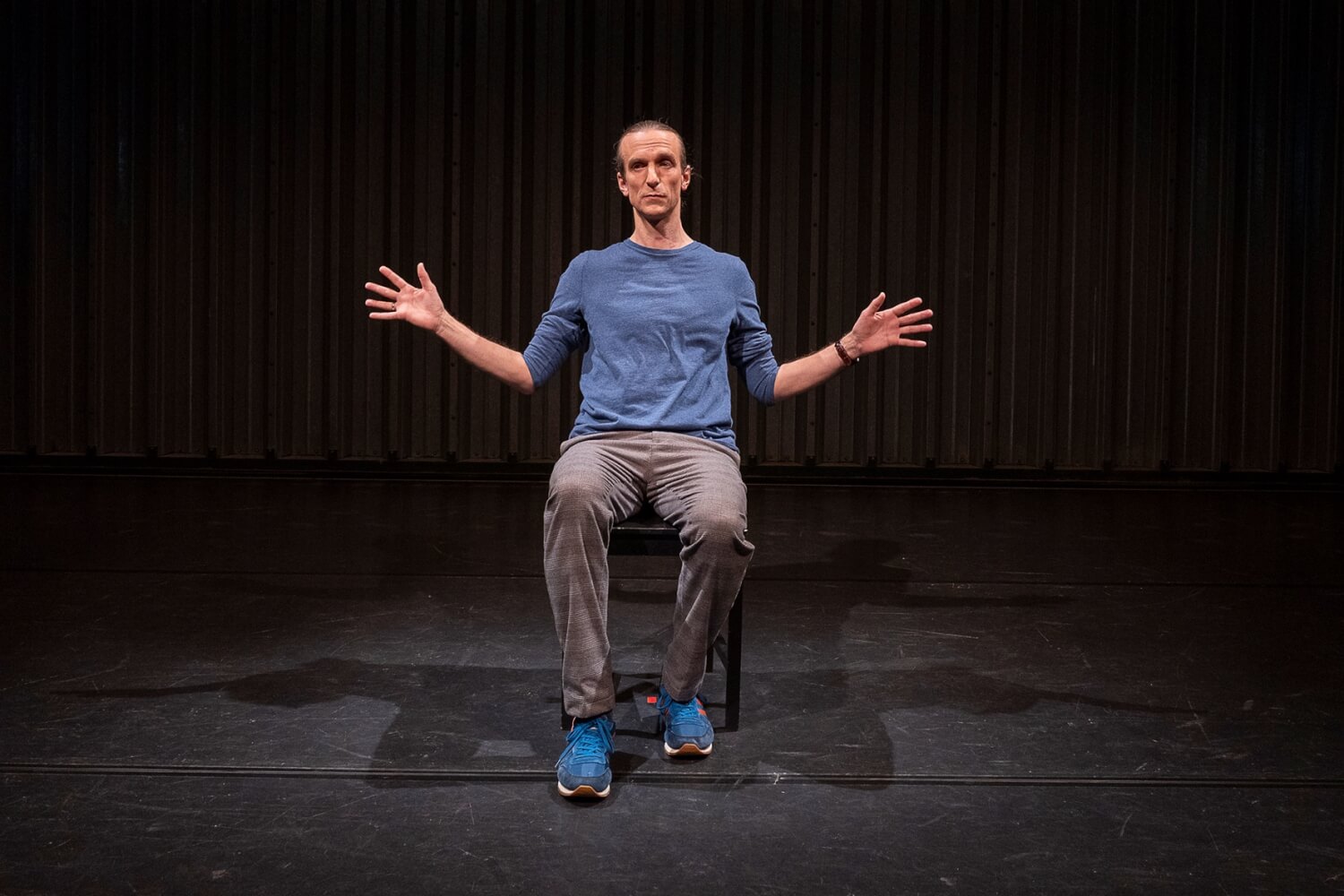 Wolf E. Rahlfs in „EVENT“ von John Clancy an der Badischen Landesbühne.