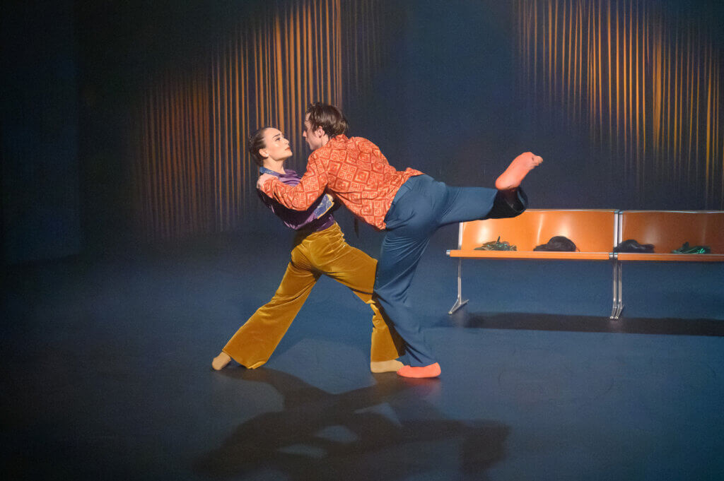 Valbona Bushkola und Qinn Roy in „Bossa Nova“ am Salzburger Landestheater.