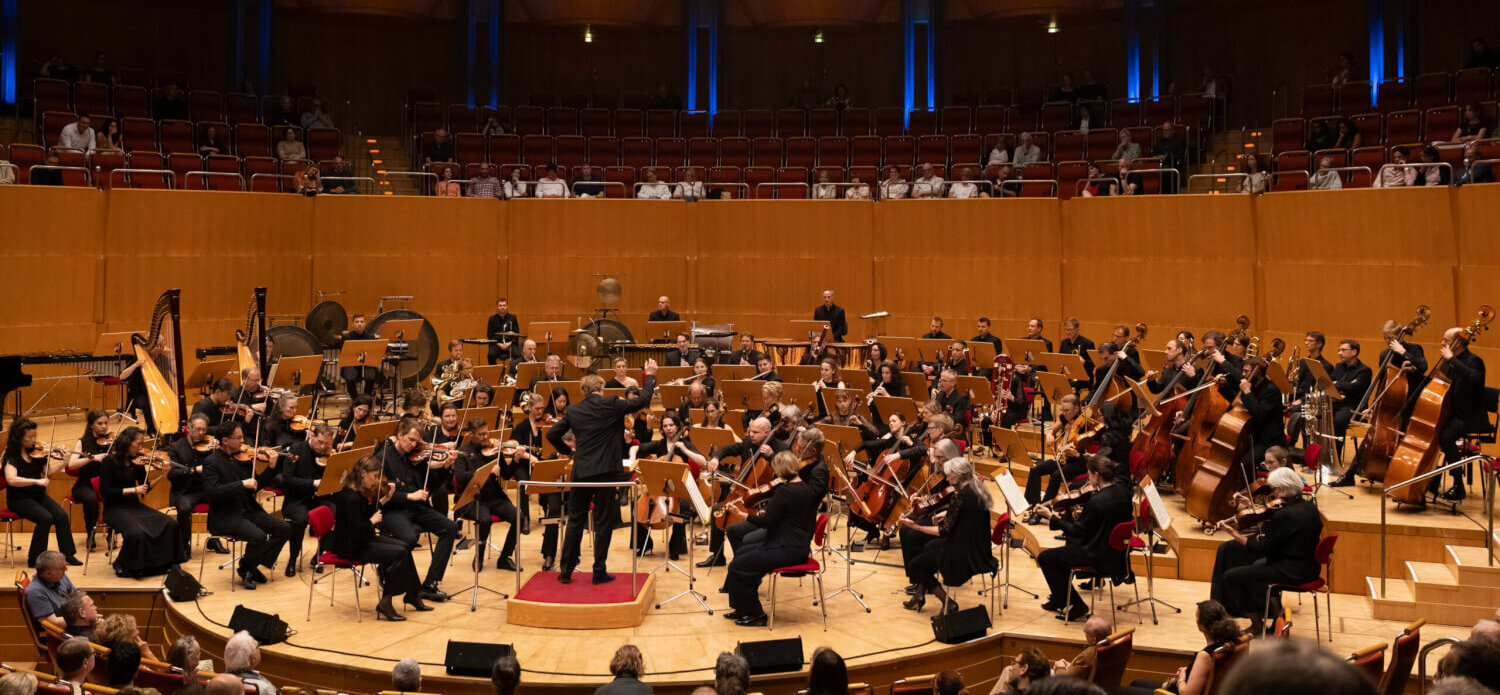 Das SWR Symphonieorchester in der Philharmonie Köln mit Bas Wiegers