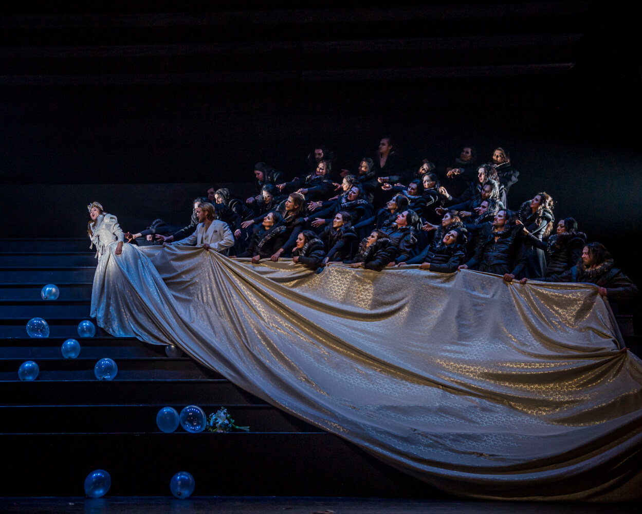 Ensembleszene mit Chor