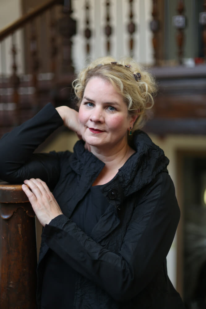 Zu sehen ist Sabine Schramm, Intendantin des Puppentheater Magdeburg.