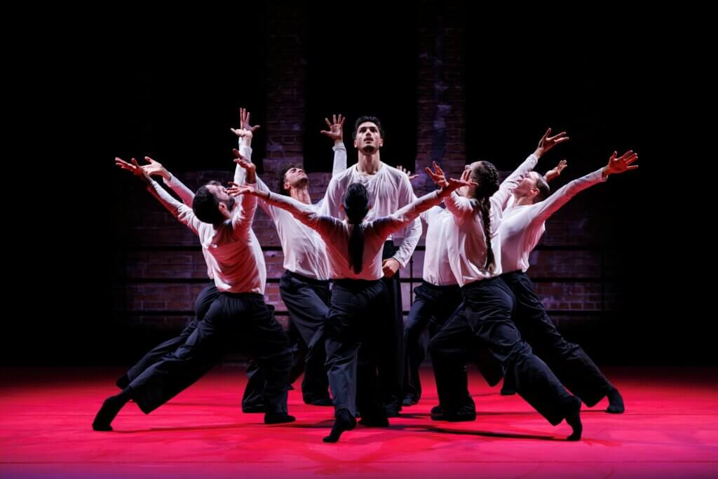 Dominique Dumais mit „Hold me Now“ zu Laurie Andersons „O Superman“