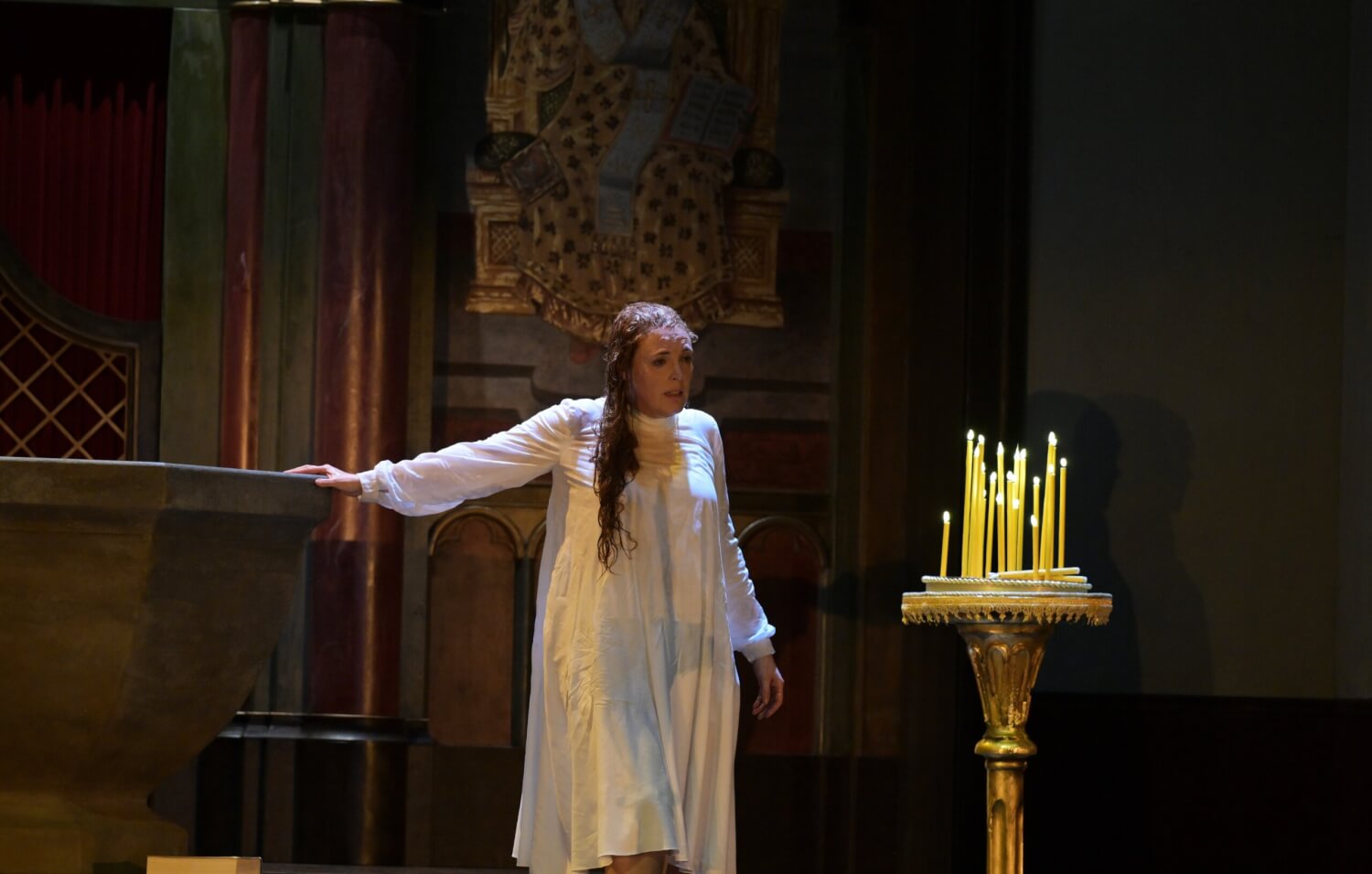 Nicole Chevalier im weißen Hemd (Rusalka)