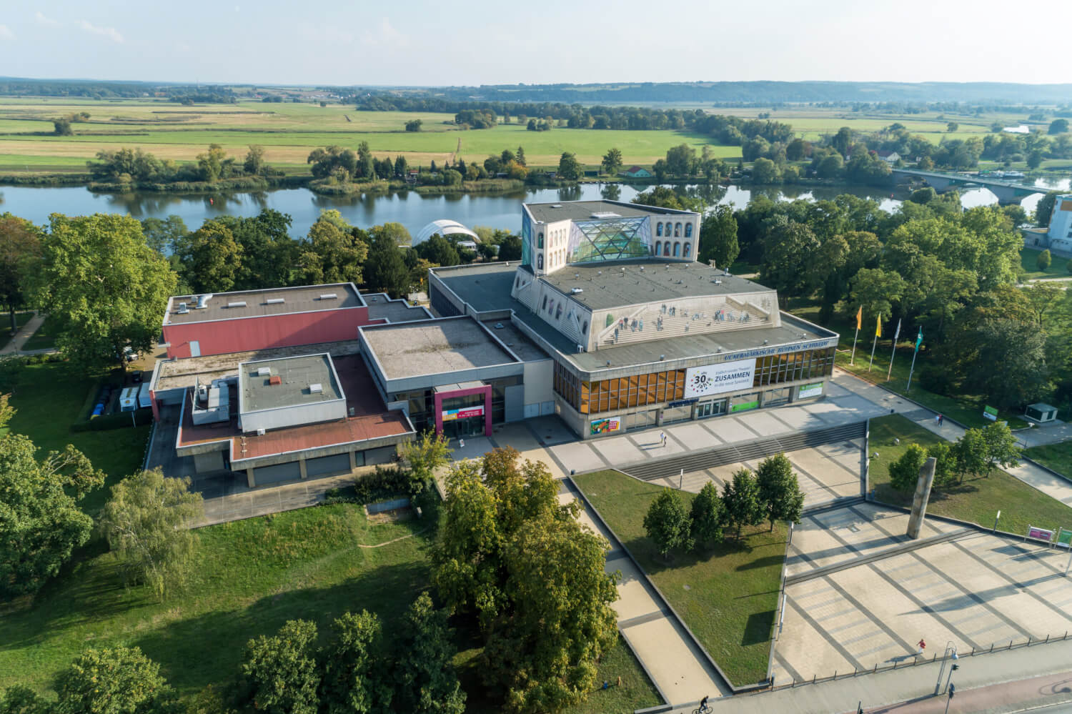Zu sehen ist eine Luftaufnahme der Uckermärkischen Bühnen Schwedt (ubs)
