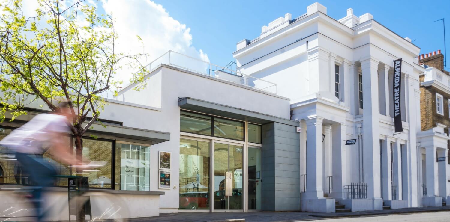Außenansicht des Almeida Theatre.