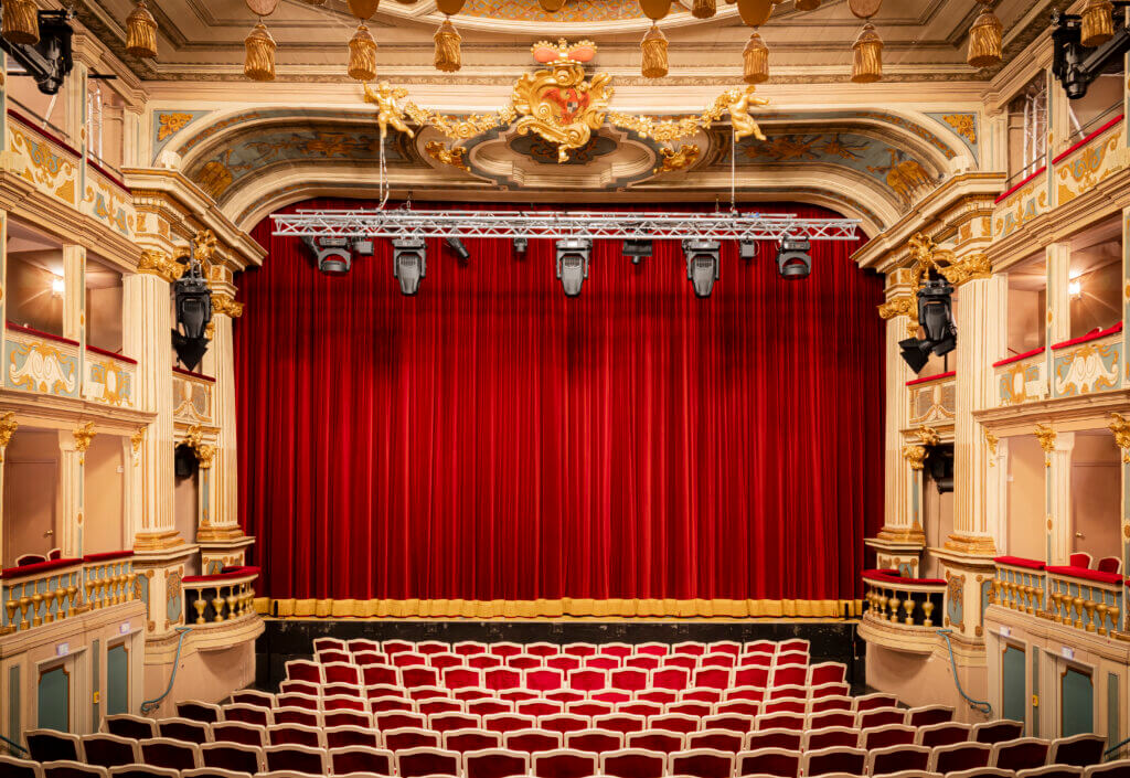 Zu sehen ist die Bühne des Markgrafentheater in Erlangen