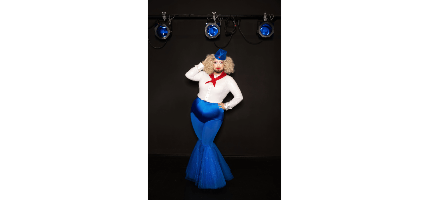 Die Dragqueen Miss Sara Jevo von vorne
